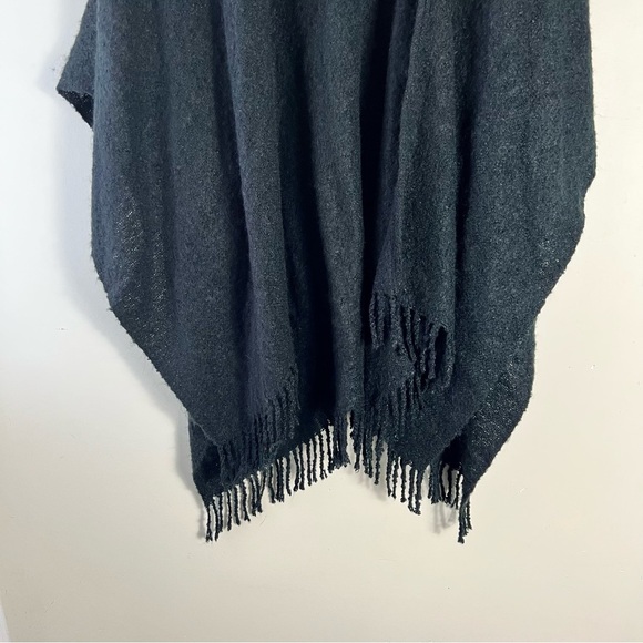 Echo Black Women’s Shall Cardigan Poncho With Fringe Black Size O/S Contemporary - Picture 6 of 8